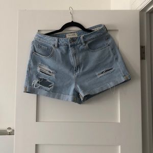 Pacsun mom shorts, size 29. Never worn